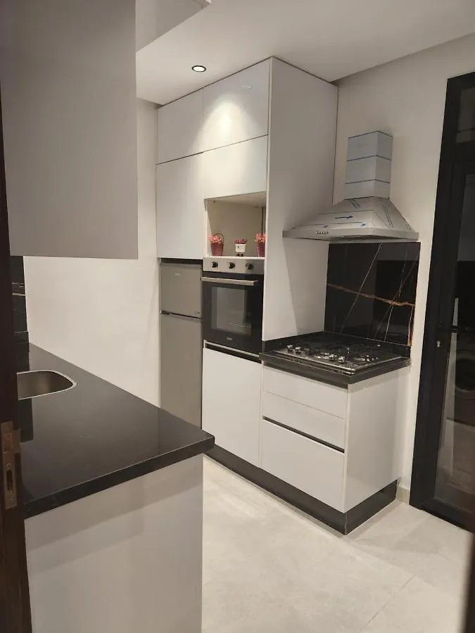Modern Luxury Retreat: 2-Bedroom Apartment In The Heart Of Marrakech マラケシュ