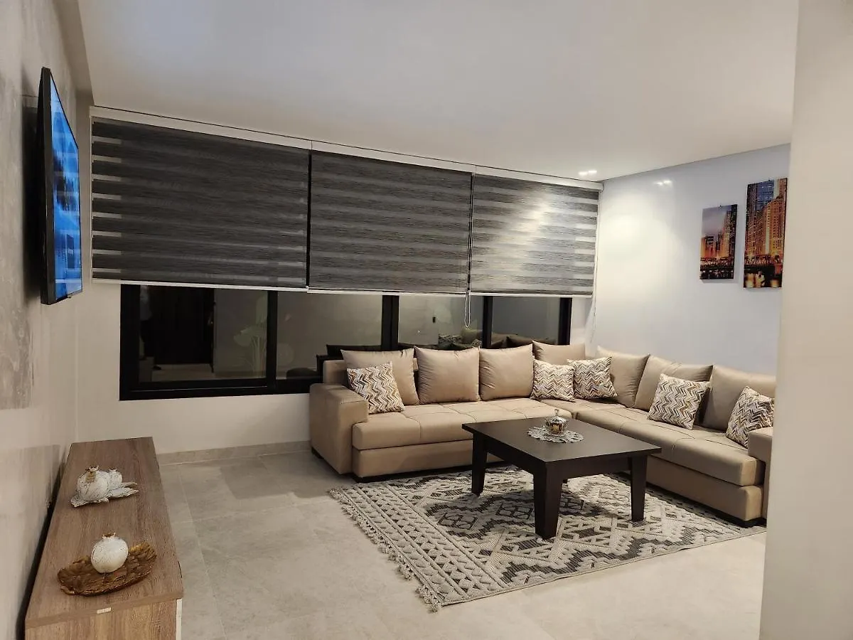 Modern Luxury Retreat: 2-Bedroom Apartment In The Heart Of Marrakech マラケシュ